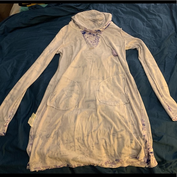 Blue roses flowery dress stretchy and form fitting - Picture 6 of 7